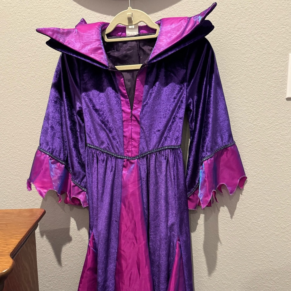 Disney store girls Maleficent costume and head piece size 7/8